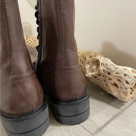 Free People floral Embellished  boots size EU39 US 9
NW out box
Shaft 7” - Picture 9 of 11